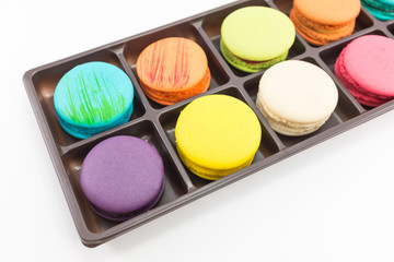 Naklejka premium Macaron in tray on white background.