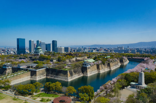 春の大阪城