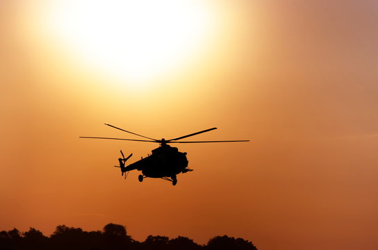 silhouette tansportnogo helicopter
