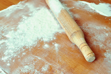 Flour and rolling pin