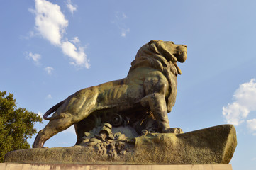 ESCULTURA DE LEÓN