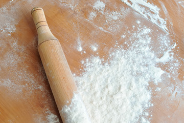 Flour and rolling pin