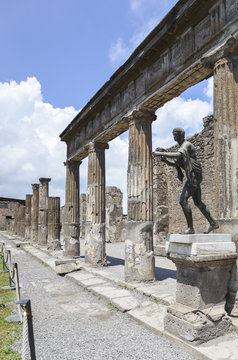  Temple of Apollo in Pompeii , Italy