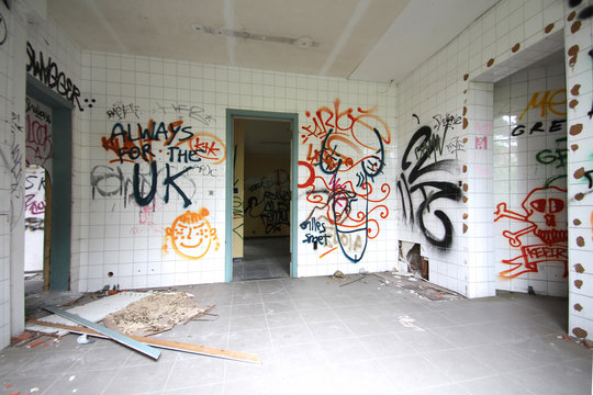 Grafitis / Intérieur de maison abandonnée (Doal - Belgique)