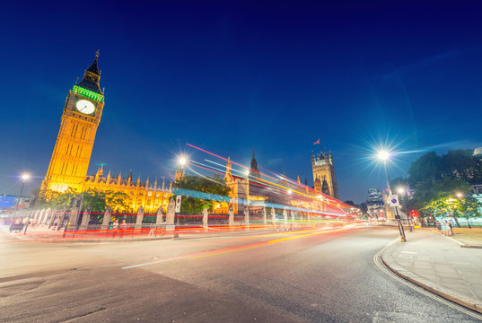 Stunning night view of Big Ben and Westminster Palace from Parli
