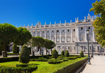 Fototapeta na wymiar Royal Palace and park at Madrid Spain