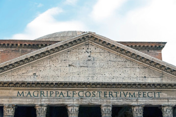 Fototapeta premium Detail of the Upper Portico and pediment lettering of the Roman Pantheon I