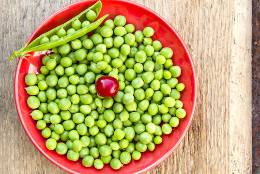 green peas with red cherry