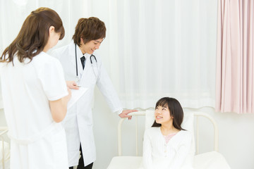 Fototapeta premium 病室の医師と患者