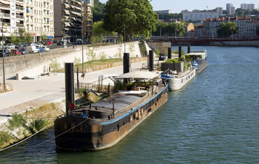 Fototapeta premium Péniche Quai de Saone Lyon France 3