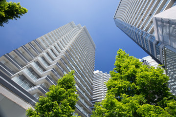 横浜みなとみらいの高層ビルとマンション