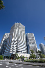 Fototapeta na wymiar 横浜みなとみらいの高層ビルとマンション