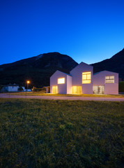 Fototapeta na wymiar modern houses by night
