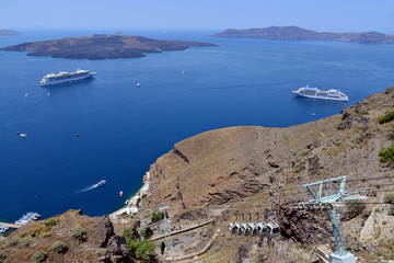 Obraz premium Bateaux de croisière à Santorin