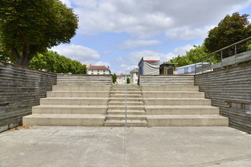Escaliers et gradin dans le parc principal de Jarnac-sur-Charente