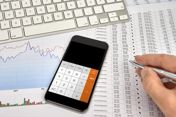 Smartphone Kalkulation, copy space schwarz