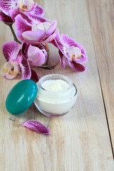 Obraz na płótnie Canvas Face and body cream with orchid