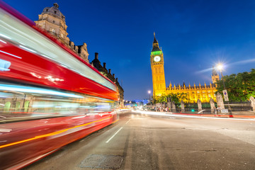 Plakat Moving Double Decker Bus under Houses of Parliament and Big Ben.