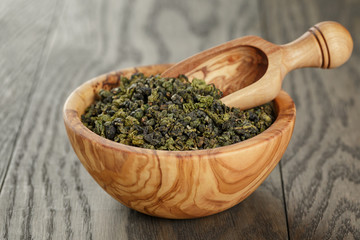 oolong green tea in wood bowl