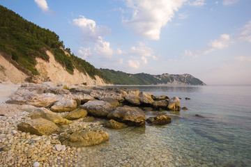 Obraz premium Scogli sul mare mediterraneo