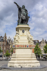 Fototapeta na wymiar Jacob van Artevelde statue (1863) on 