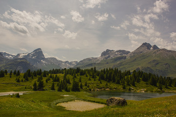 Fototapeta na wymiar Alp Flix – Alp Seen, zwei Seen zum Entspannen, Baden und Wellness