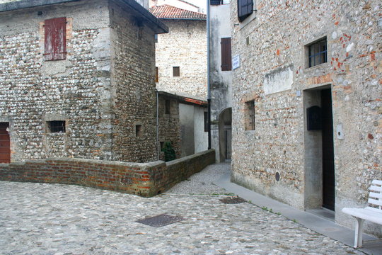 Being on the tracks of Middle Ages