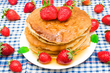 pancakes with strawberries