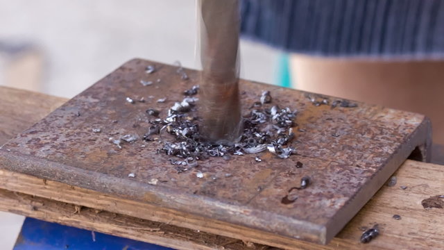 Motion of drill bit in drilling process 