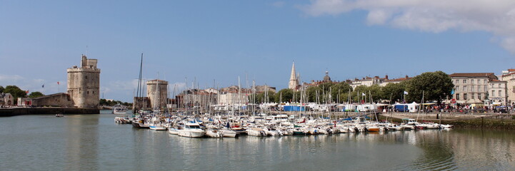 Fototapeta na wymiar La Rochelle, France. Vue sur le port.