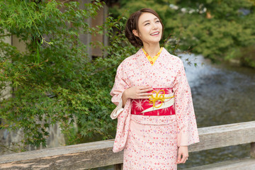 着物を着た女性