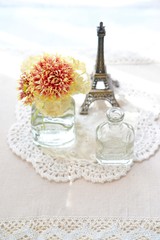 ガイラルディアとエッフェル塔の置物