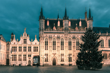 Fototapeta na wymiar Picturesque Christmas Burg Square in Bruges