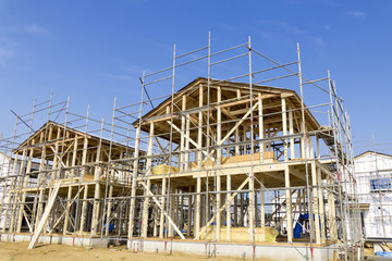 分譲住宅　木造2階建て住宅の建築現場　イメージ　木造軸組工法