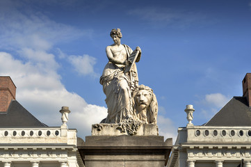 Fototapeta premium The Martyr's square in Brussels with the Pro Patria memorial monument