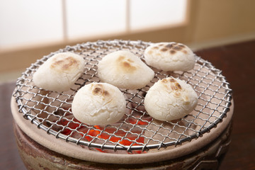 七輪でじっくり焼いたもち