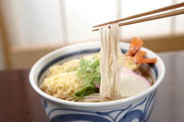 天ぷらそば　箸上げ
