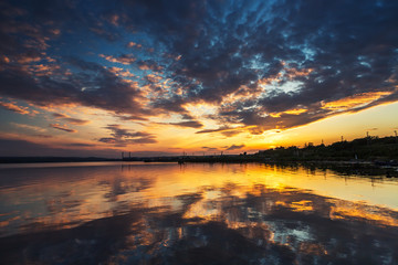 Obraz premium Sunset Over the lake