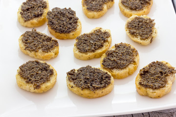 Canapes with mushrooms and truffle
