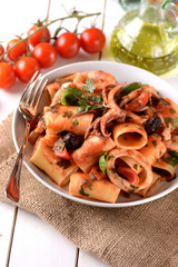 paccheri napoletani con sugo ai calamari