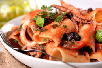 paccheri napoletani con sugo ai calamari