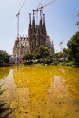 Obraz premium la sagrada familia w barcelonie zaprojektowany przez antonio gaudiego