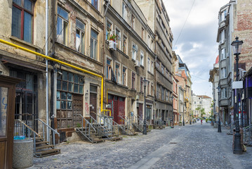 Old housing in downtown Bucharest - obrazy, fototapety, plakaty