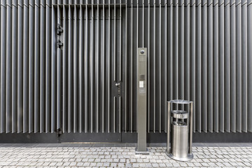 Eingang Geb&auml;ude 