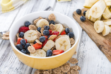 Portion of Cornflakes with fresh Fruits
