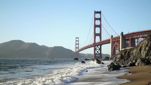 Golden Gate Br&uuml;cke in San Francisco Marshall Beach 1080 HD Video