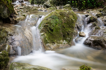 Fototapeta na wymiar Verzauberte Wasserfälle in der Teufelsschlucht