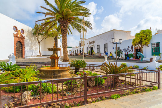 Church and houses in old town of Teguise, Lanzarote, Canary Islands, Spain