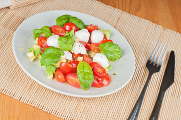 Salad with avocado, tomatoes and basil 