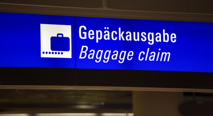 german airport baggage claim sign